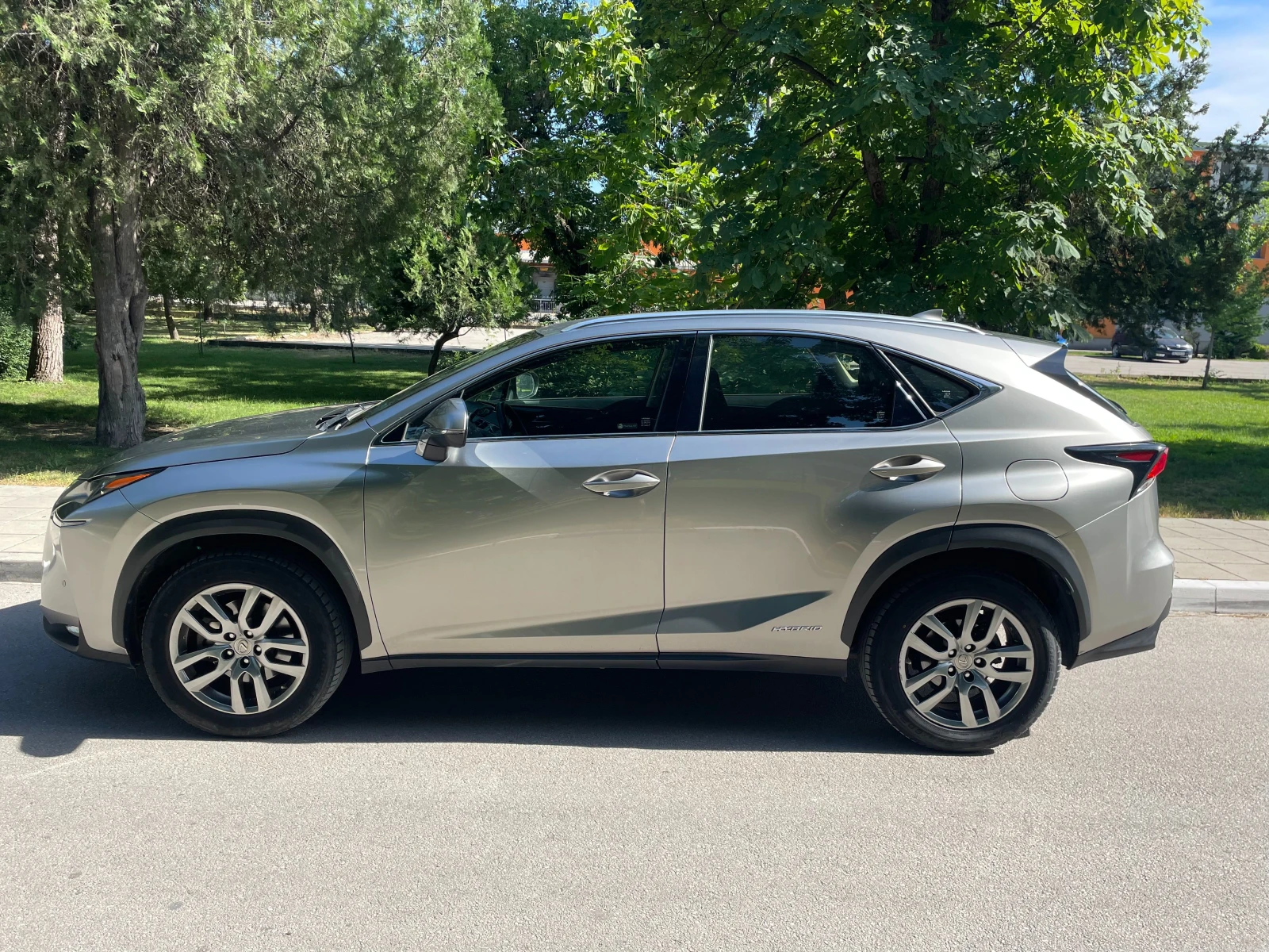 Lexus NX 300h Executive 2.5 hybrid 4x4 Гаранция на Батериите - изображение 6