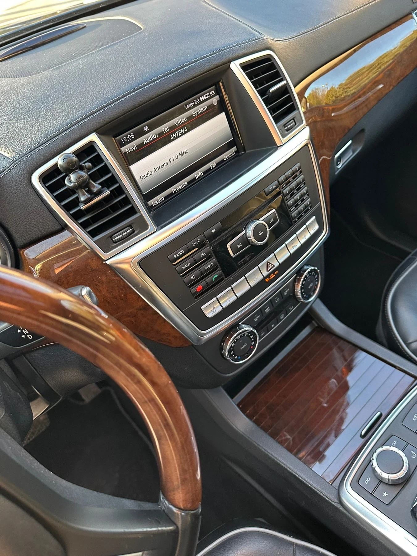 Mercedes-Benz GL 350  - изображение 7