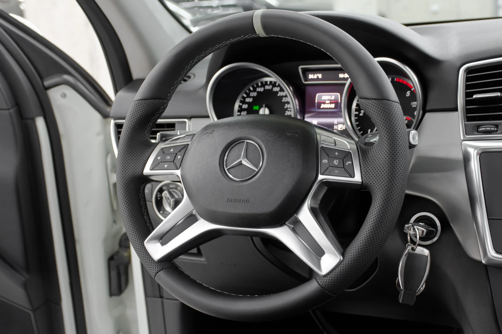 Mercedes-Benz ML 350 D * AMG* 63 - изображение 10