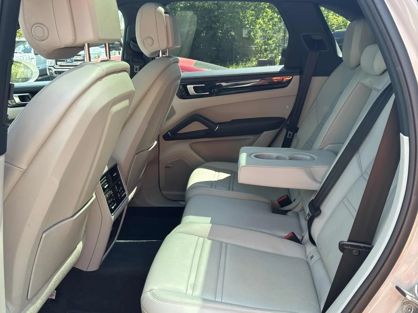 Porsche Cayenne CARFAX * АВТО КРЕДИТ * ПРОГНОЗНА ЦЕНА ДО БГ * , снимка 9 - Автомобили и джипове - 54691623