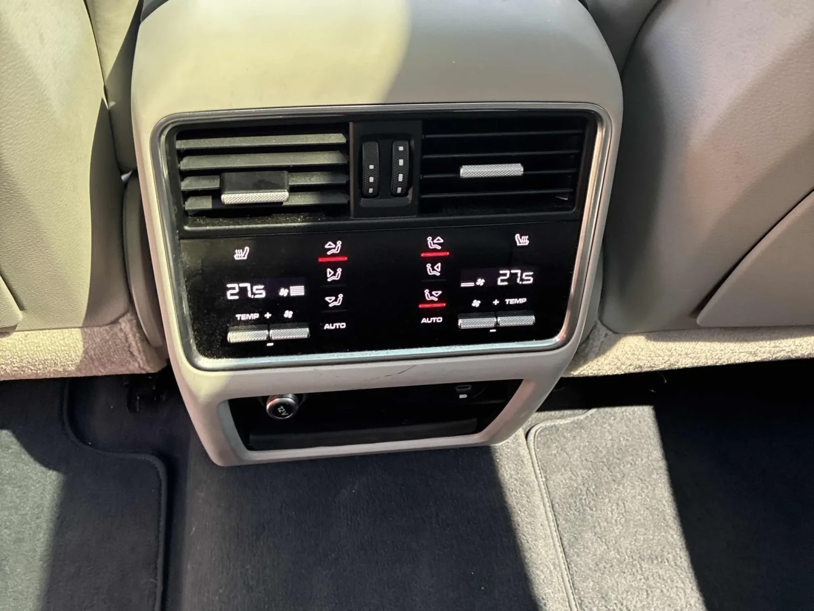 Porsche Cayenne CARFAX * АВТО КРЕДИТ * ПРОГНОЗНА ЦЕНА ДО БГ * , снимка 12 - Автомобили и джипове - 54691623