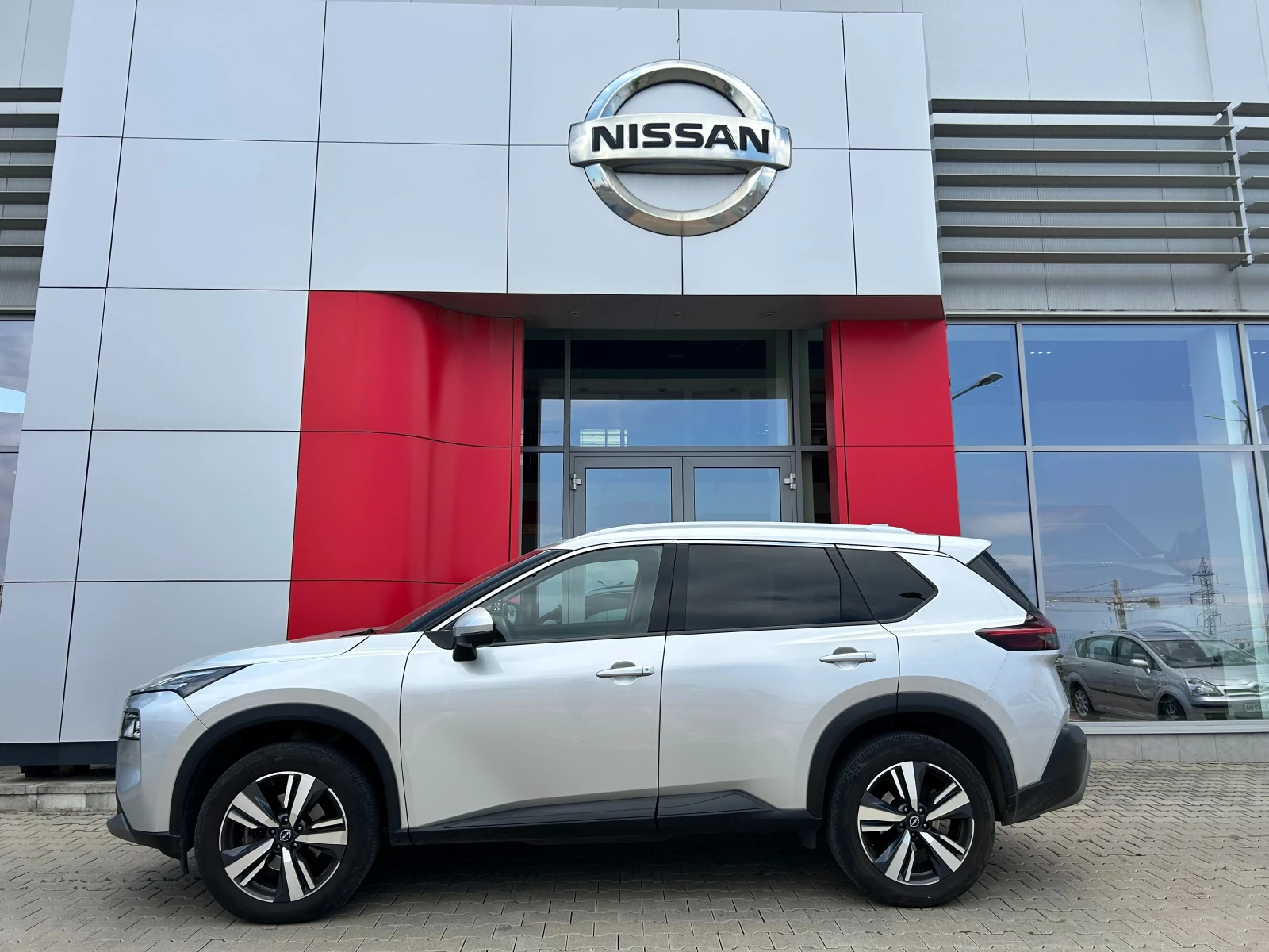 Nissan X-trail 1.5 DDT N-Connecta A/T 7 местен, снимка 2 - Автомобили и джипове - 55389868