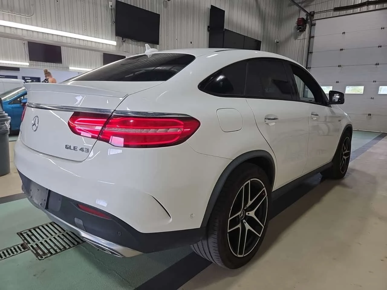 Mercedes-Benz GLE 43 AMG  DISTRONIC / 360 / MEMORY / HARMAN KARDON , снимка 3 - Автомобили и джипове - 55444278
