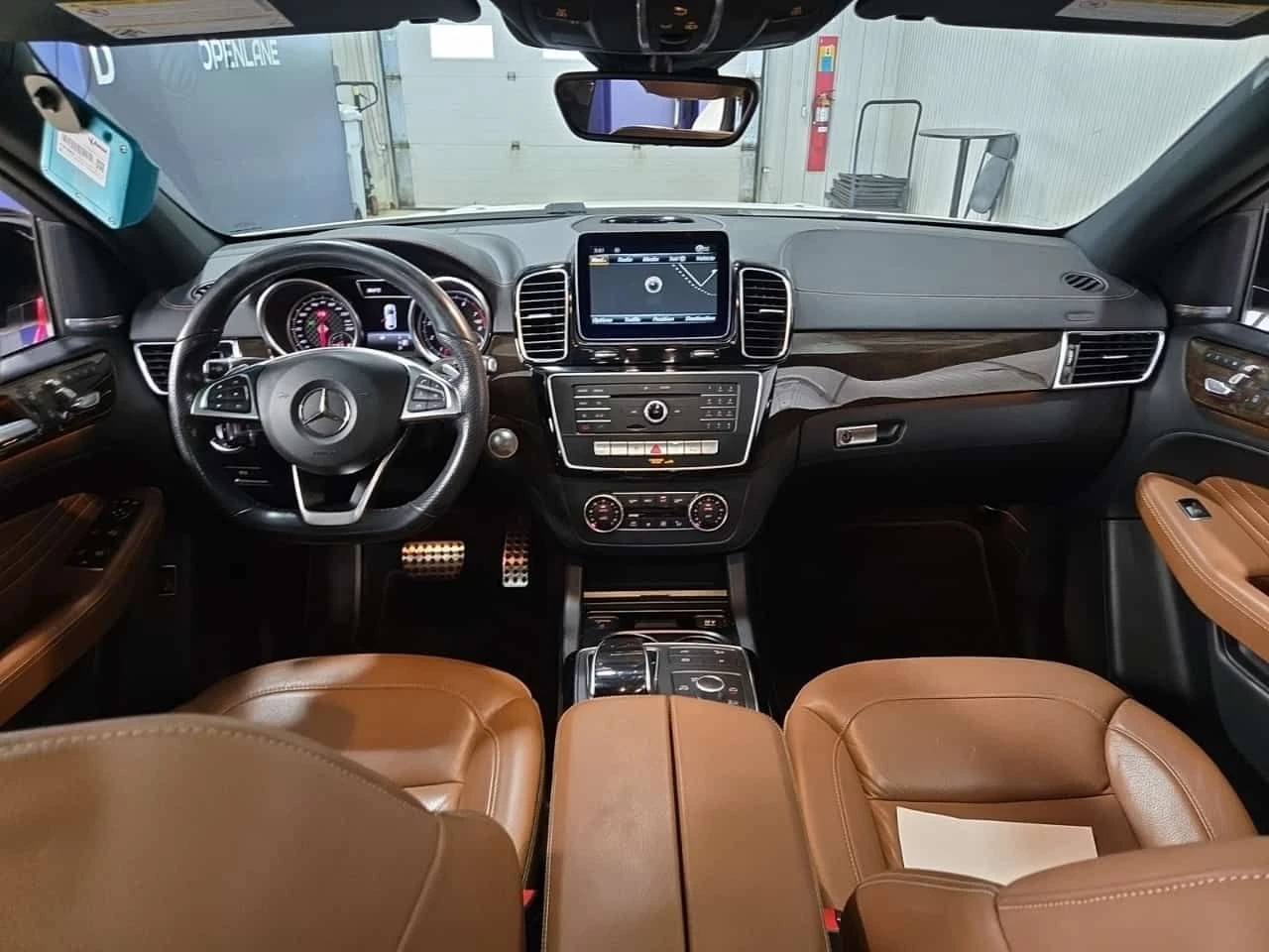 Mercedes-Benz GLE 43 AMG  DISTRONIC / 360 / MEMORY / HARMAN KARDON , снимка 11 - Автомобили и джипове - 55444278
