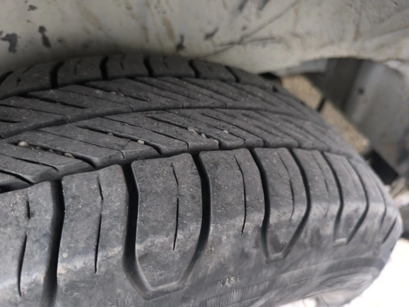 Toyota Hiace 2.5 D4D 4x4, снимка 7 - Бусове и автобуси - 52931510