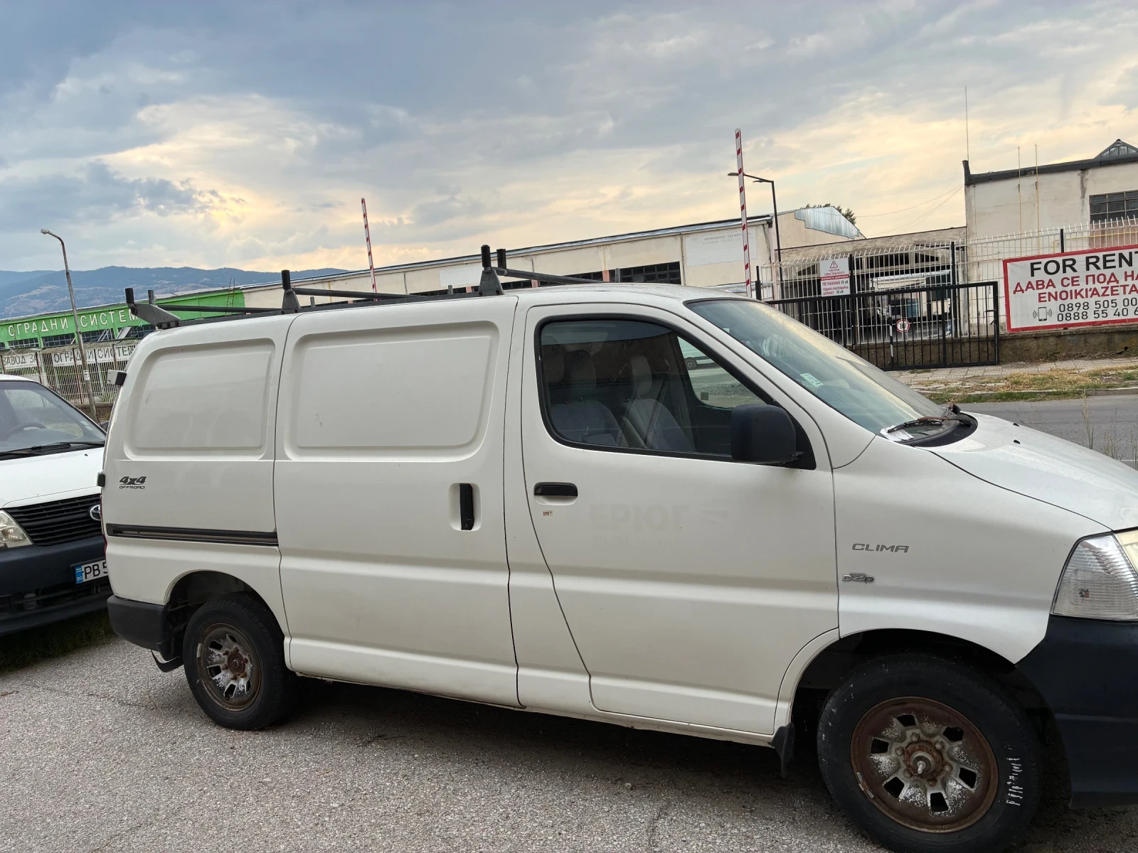 Toyota Hiace 2.5 D4D 4x4, снимка 2 - Бусове и автобуси - 52931510