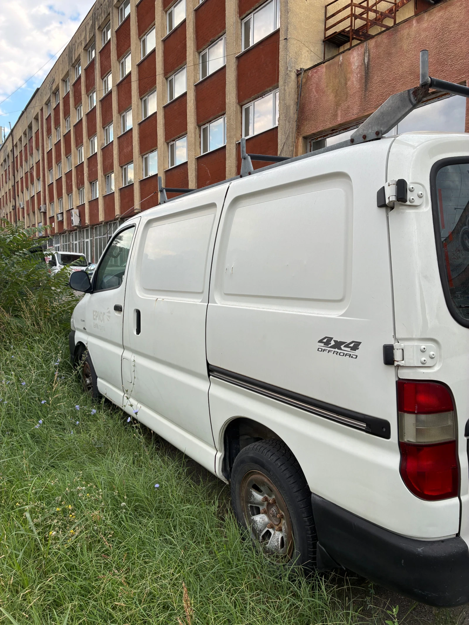 Toyota Hiace 2.5 D4D 4x4, снимка 4 - Бусове и автобуси - 52931510