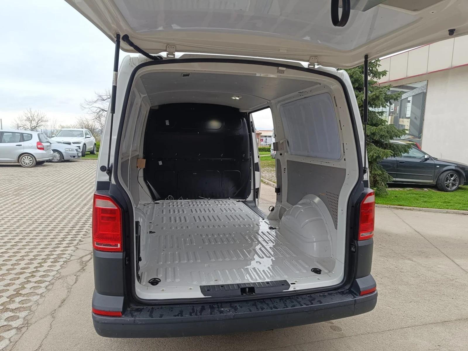 VW T6 2.0TDI/LANG/ПЪЛНА СЕРВИЗНА ИСТОРИЯ , снимка 6 - Бусове и автобуси - 54054907