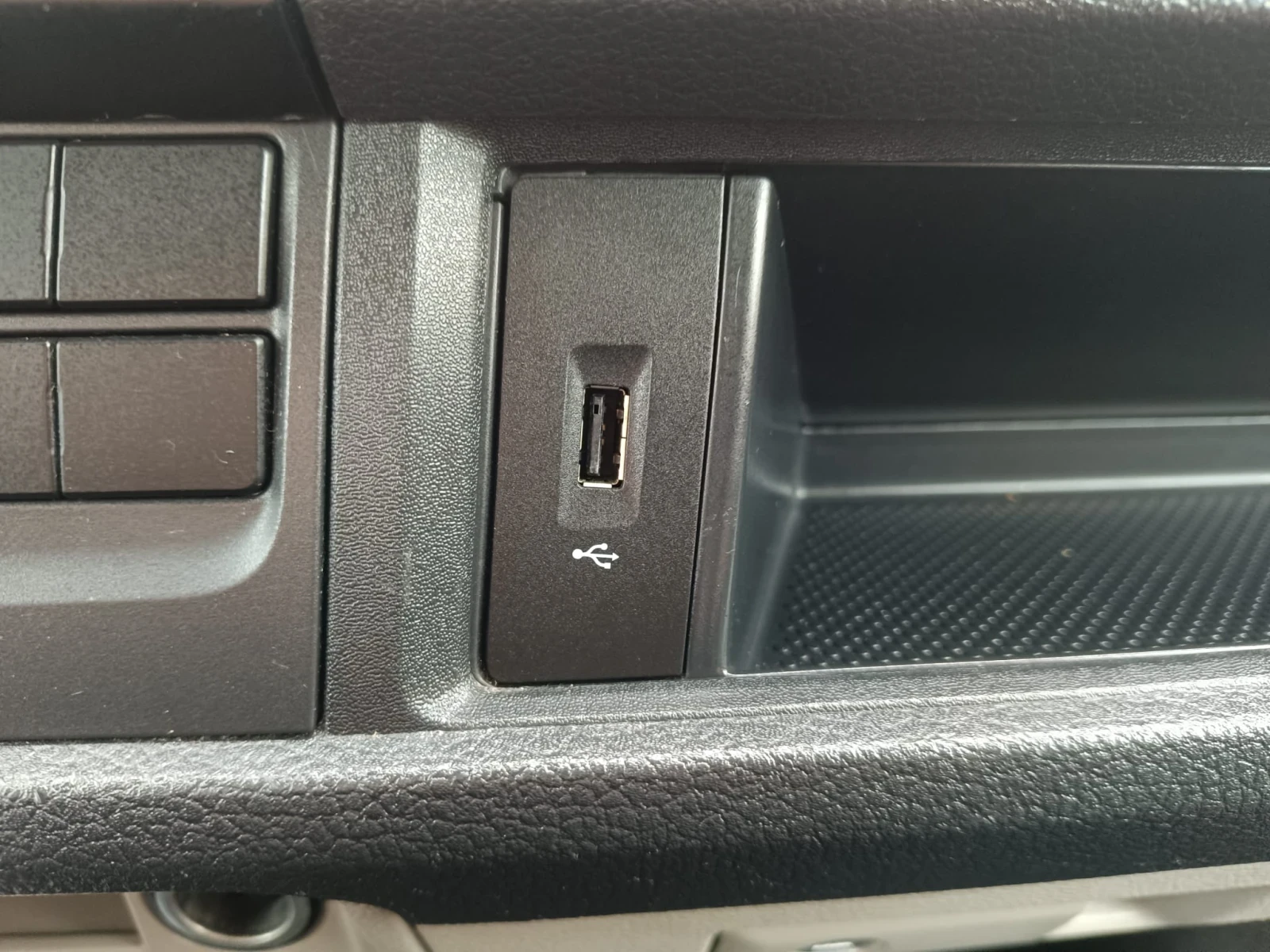 VW T6 2.0TDI/LANG/ПЪЛНА СЕРВИЗНА ИСТОРИЯ , снимка 11 - Бусове и автобуси - 54054907