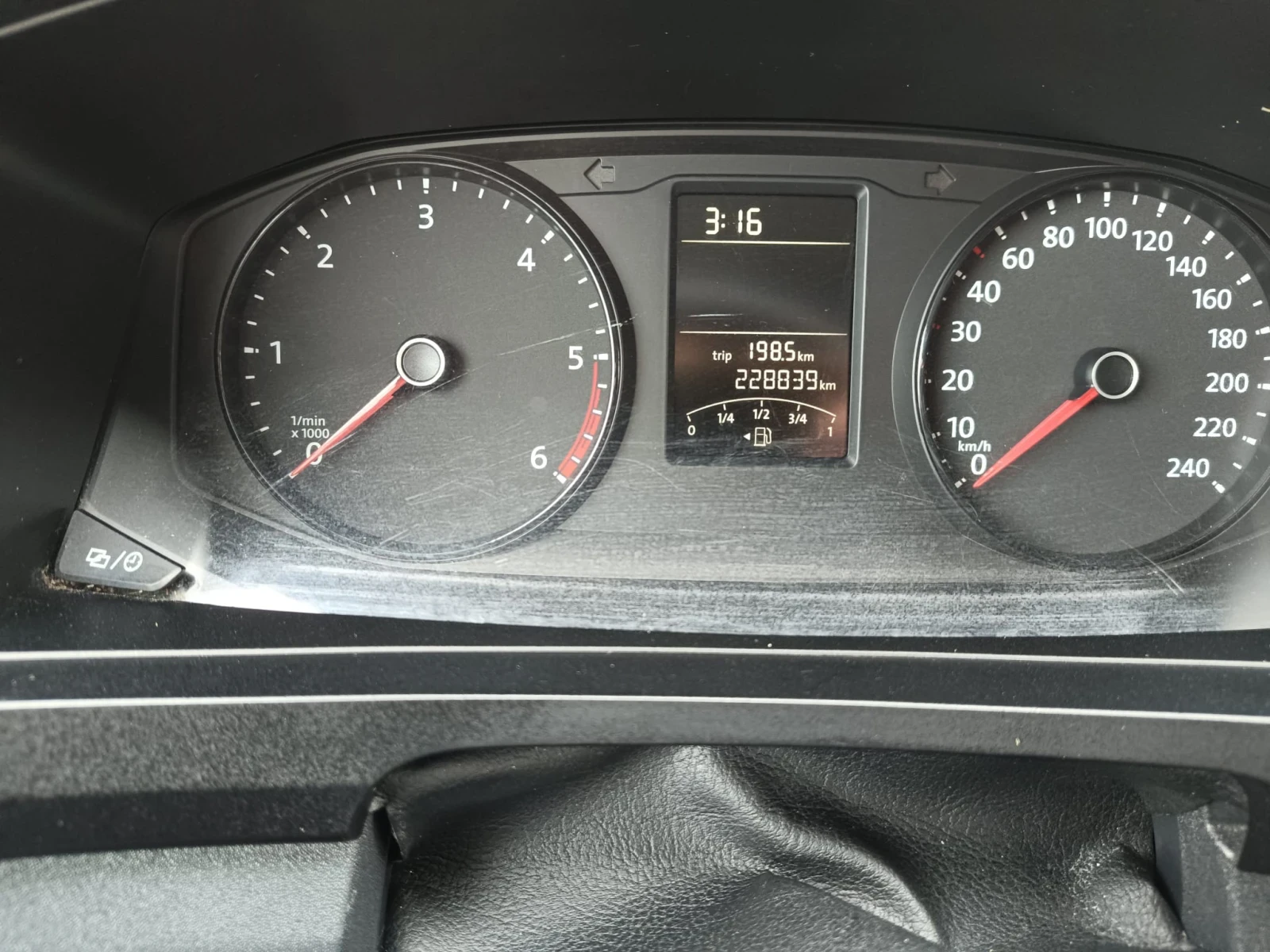 VW T6 2.0TDI/LANG/ПЪЛНА СЕРВИЗНА ИСТОРИЯ , снимка 8 - Бусове и автобуси - 54054907