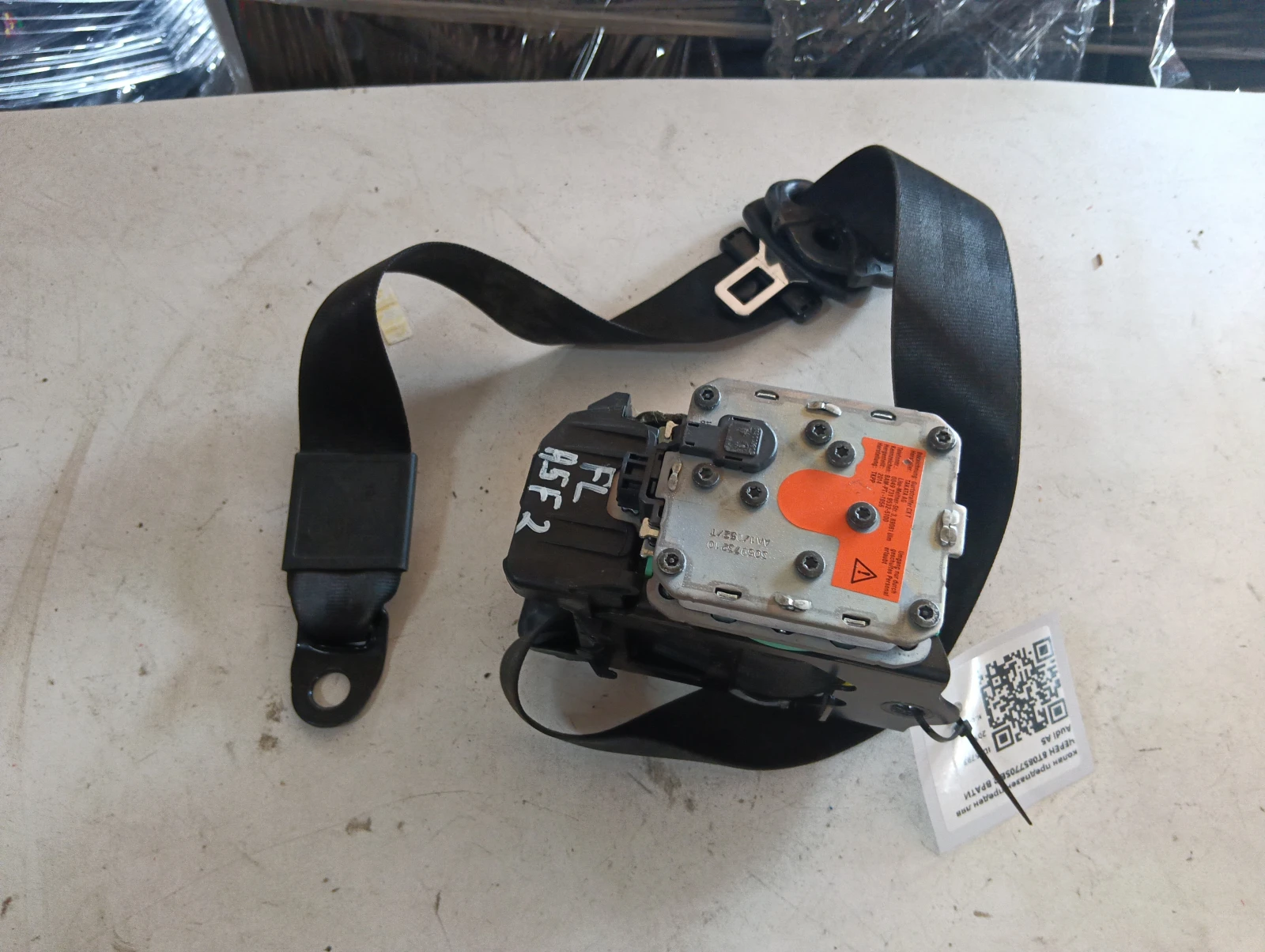 колан предпазен преден ляв ЧЕРЕН 8T0857705B 2 ВРАТИ Audi A5