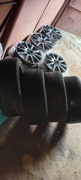 Обява за продажба на Гуми 235/40R18