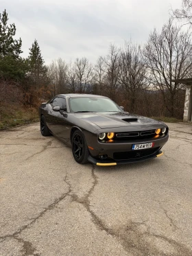 Dodge Challenger 5.7 HEMI R/T, снимка 1