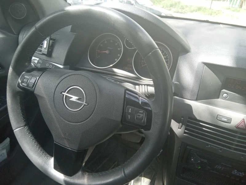 Opel Astra 1.8, LPG, Автоматик истински, не e робот, снимка 13 - Автомобили и джипове - 47041544