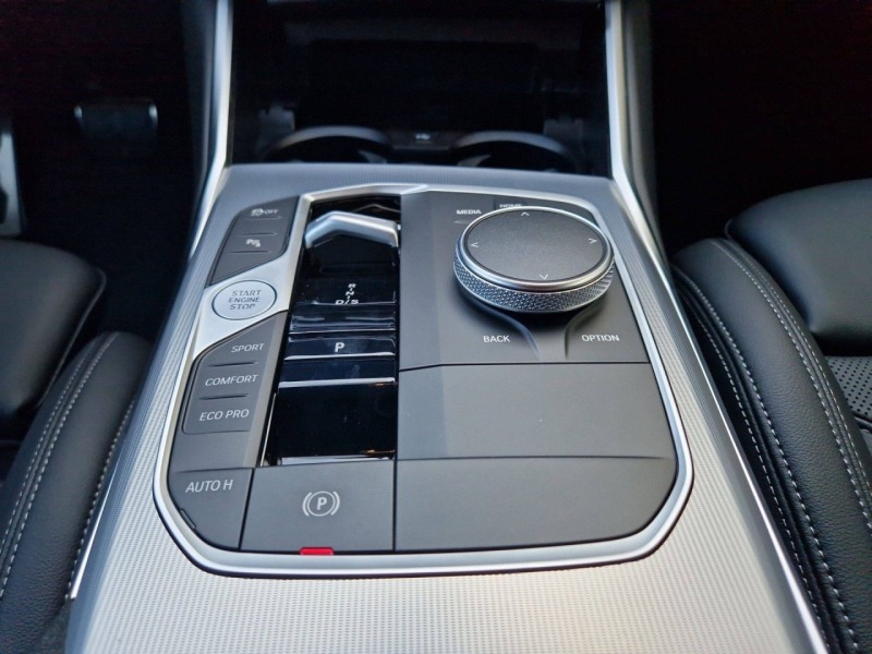 BMW 320 d xDrive = M-Sport= M Aerodynamics Гаранция, снимка 8 - Автомобили и джипове - 46432420