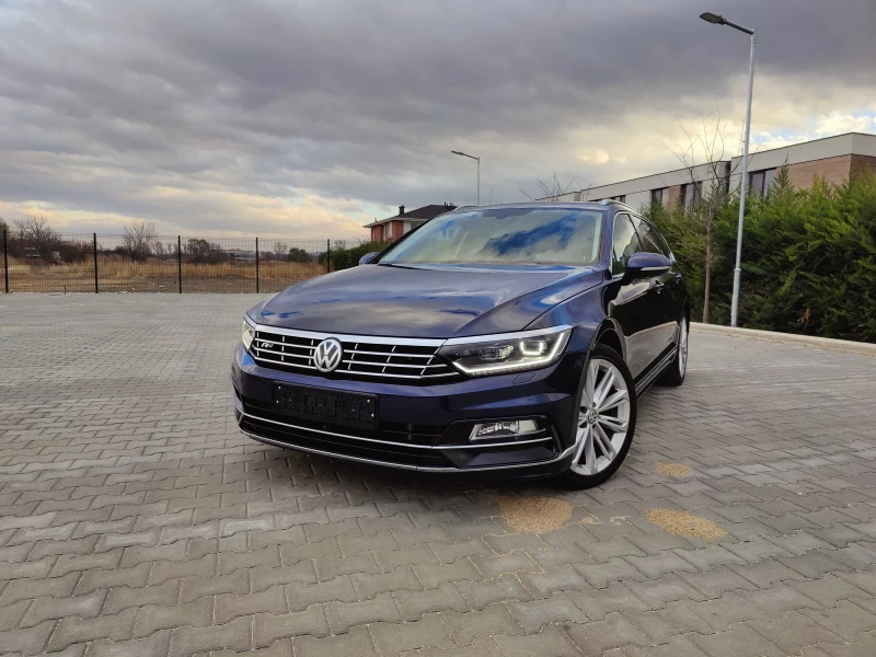 VW Passat R-LINE* DISTRONIC* PANORAMA* DIGITAL* 360 CAM* , снимка 2 - Автомобили и джипове - 48071998