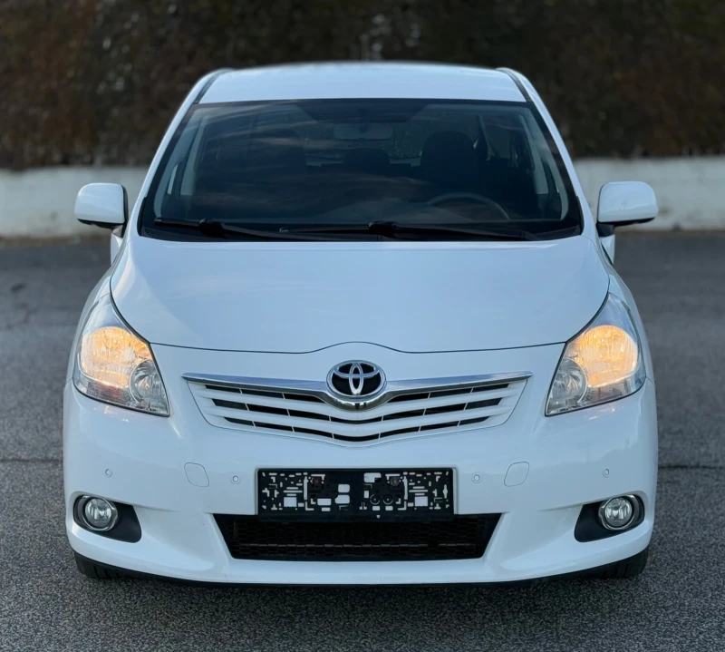 Toyota Verso 2.0D-4D 126к.с * Навигация* * Климатроник* , снимка 2 - Автомобили и джипове - 48382693