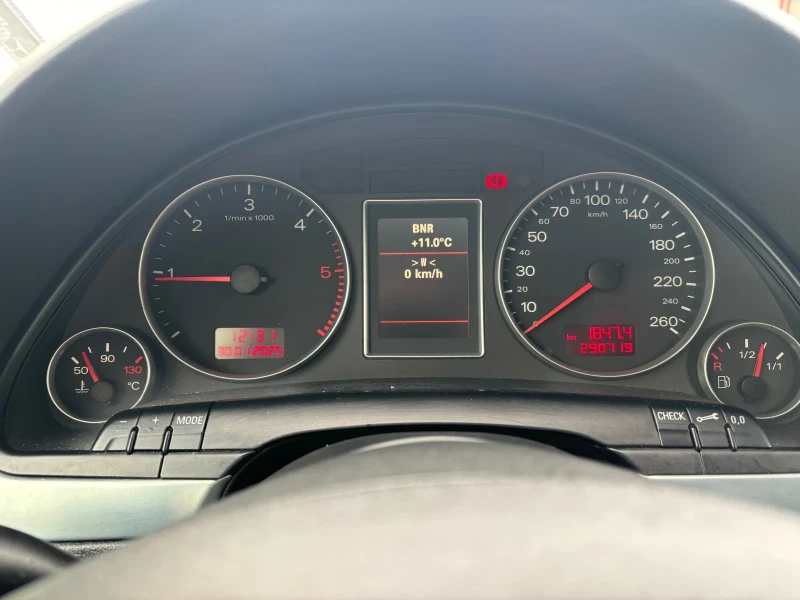 Audi A4 2.0 TDI, снимка 8 - Автомобили и джипове - 48892661