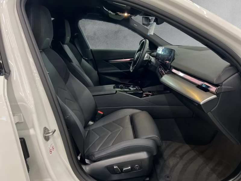 BMW i5 eDRIVE40/340HP/M-SPORT/B&W/ACC/HEAD-UP/KLESS/861f, снимка 15 - Автомобили и джипове - 52197069