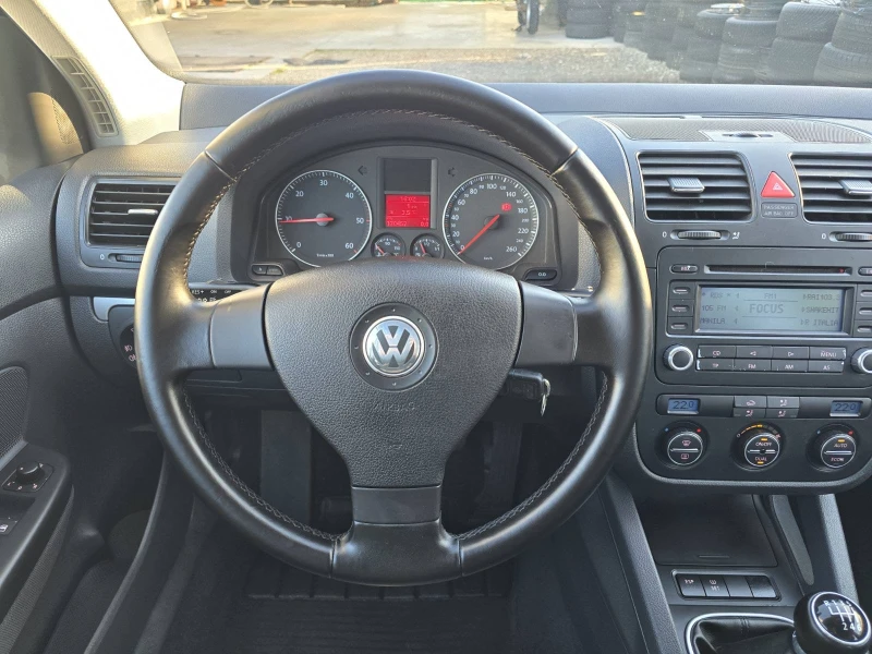 VW Golf 1.9 TDI, снимка 16 - Автомобили и джипове - 52408679