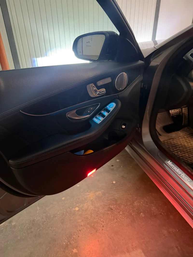 Mercedes-Benz C 250 AMG Style 4 MATIC, снимка 10 - Автомобили и джипове - 53034648
