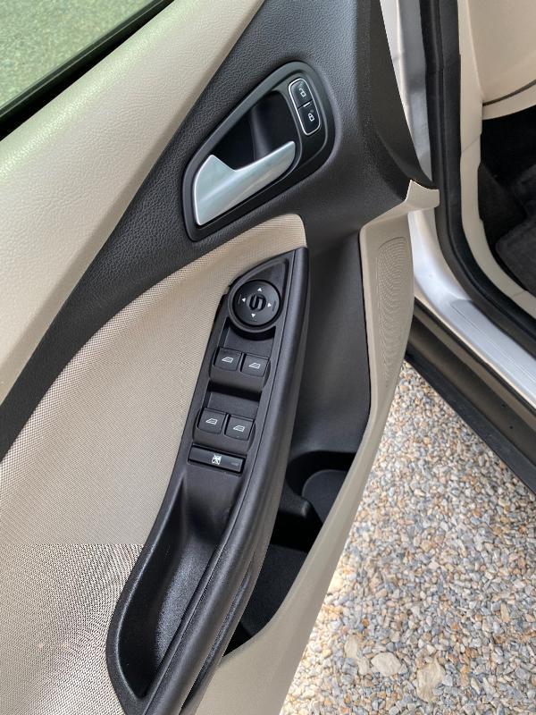 Ford Focus SE, снимка 10 - Автомобили и джипове - 45885823