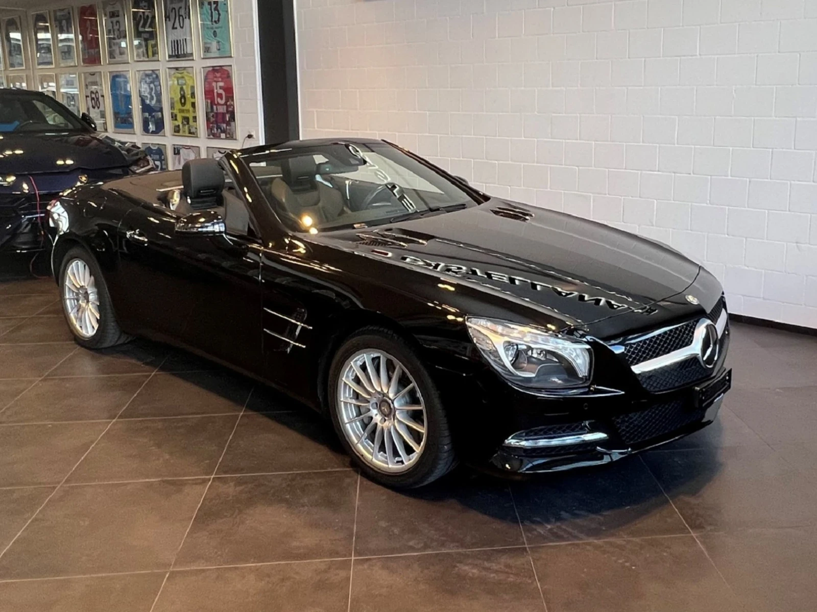 Mercedes-Benz SL 350 / 3.0V6 / First owner / Full service book - изображение 3