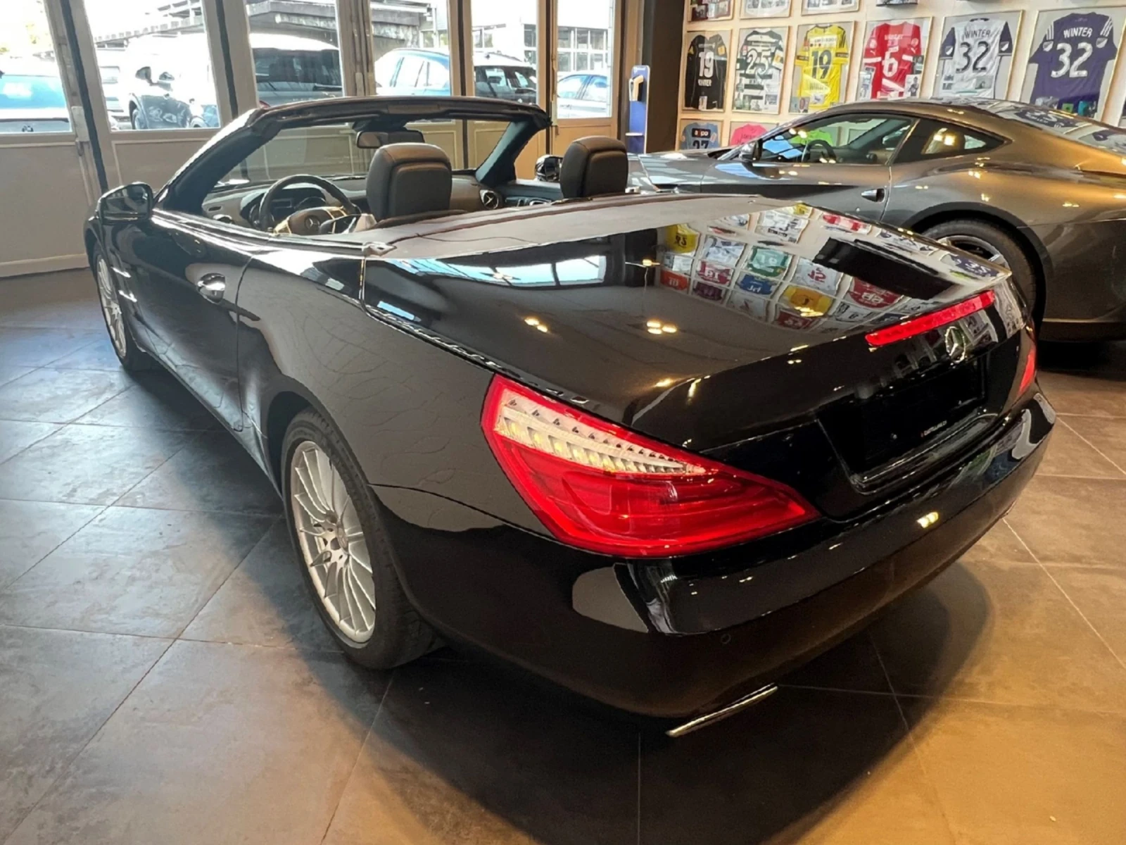 Mercedes-Benz SL 350 / 3.0V6 / First owner / Full service book - изображение 5