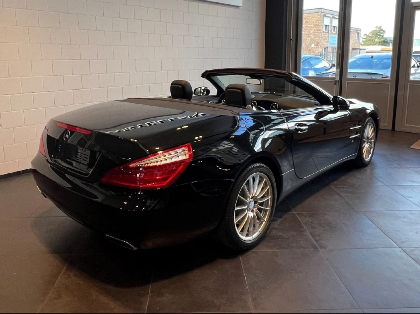 Mercedes-Benz SL 350 / 3.0V6 / First owner / Full service book - изображение 9