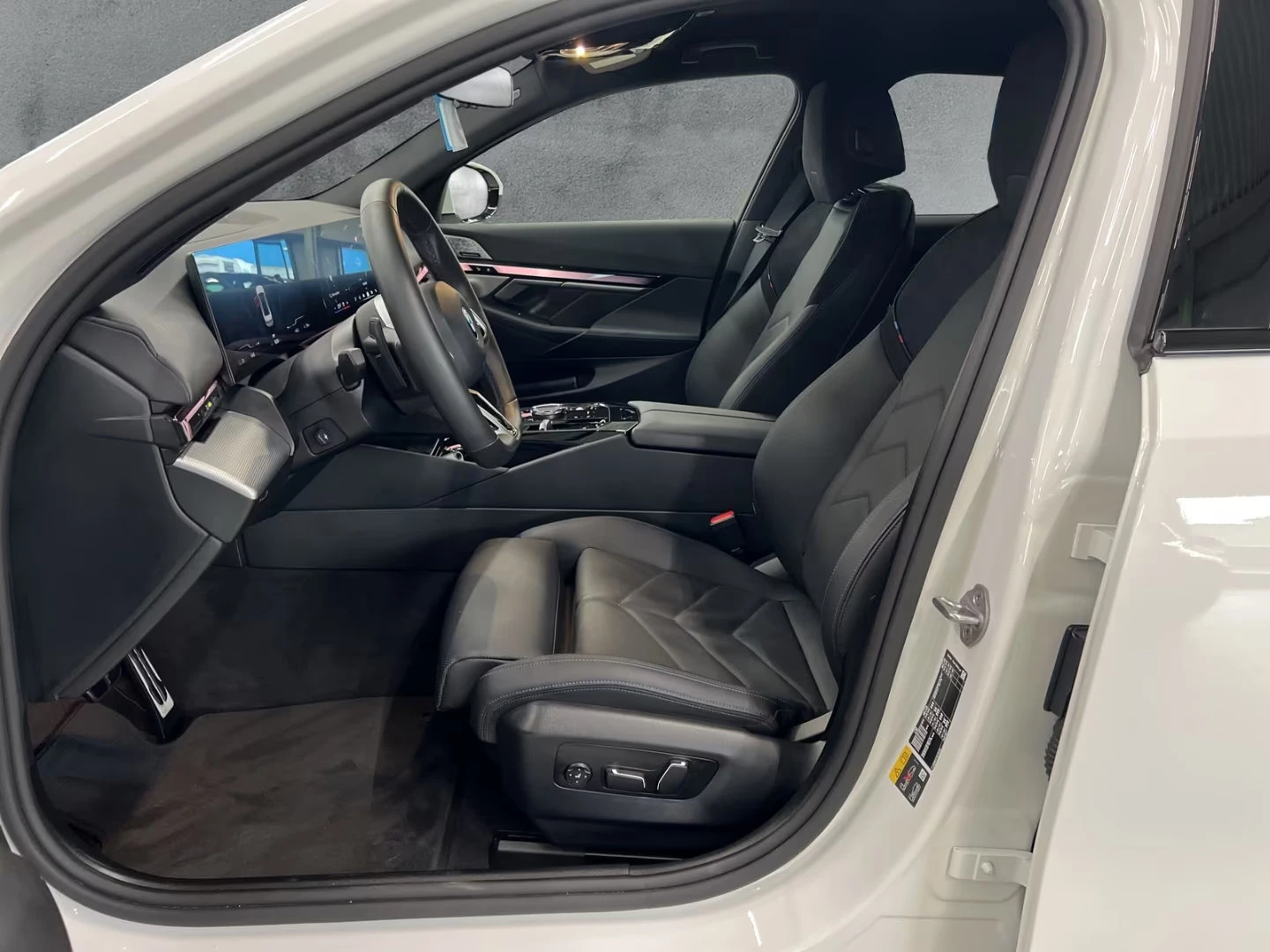 BMW i5 eDRIVE40/340HP/M-SPORT/B&W/ACC/HEAD-UP/KLESS/861f - изображение 8