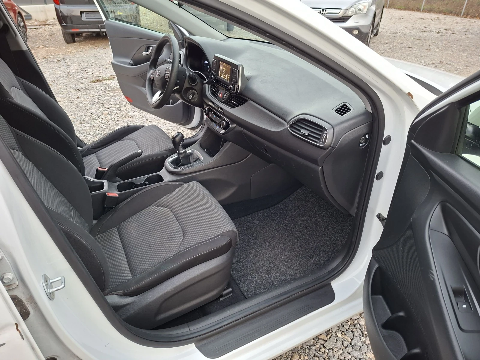 Hyundai I30 1.4i* *   | Mobile.bg   11