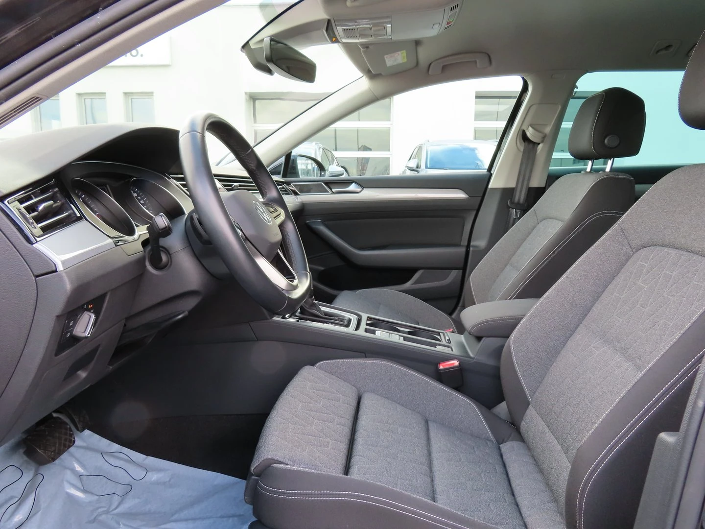 VW Passat Business 2.0 TDI SCR DSG - изображение 5