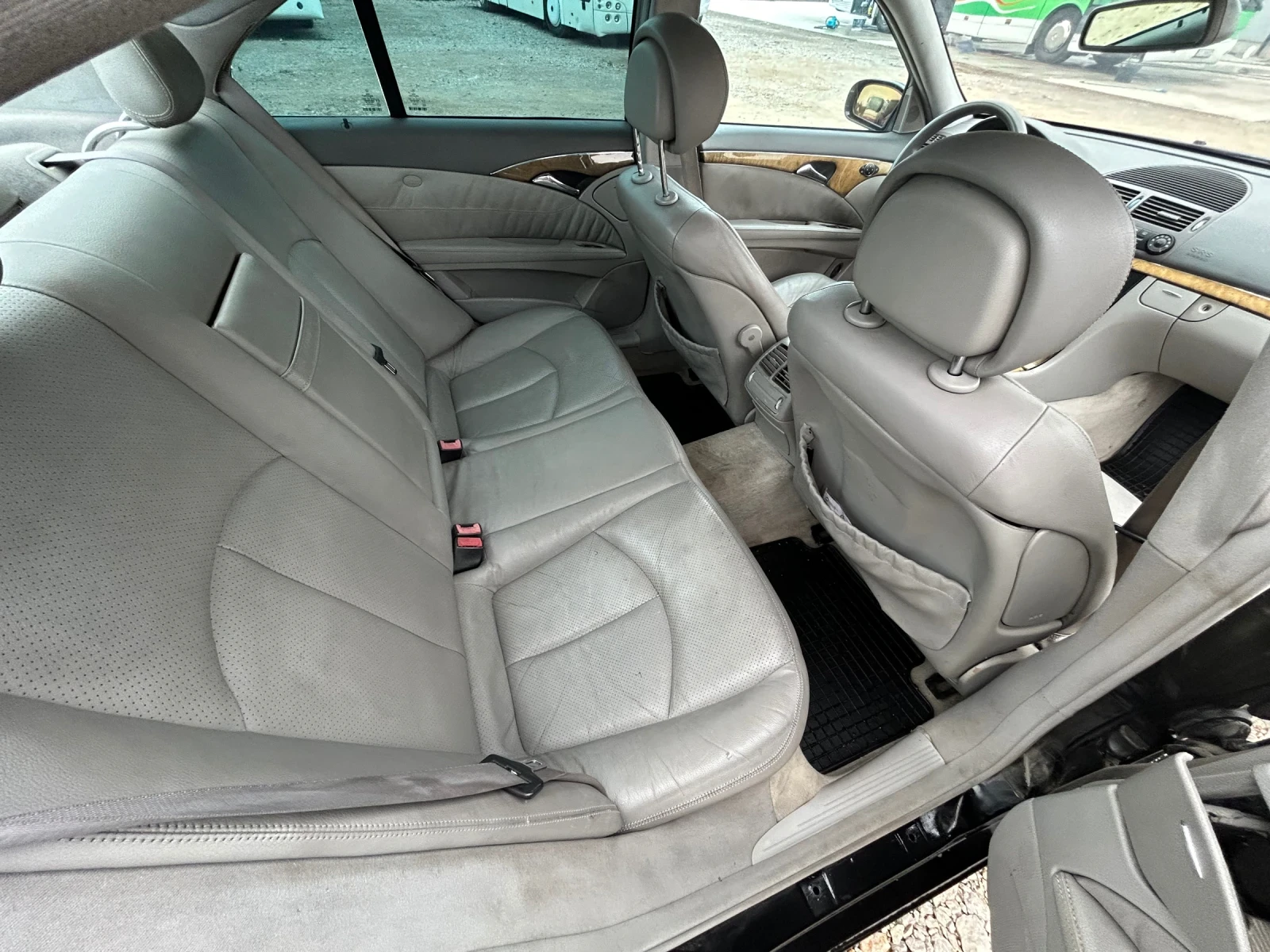 Mercedes-Benz E 270  - изображение 8