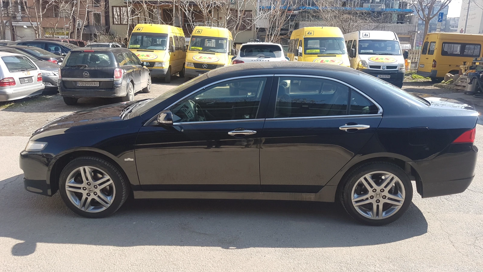 Honda Accord 2.0I SPECIAL-EDITION, снимка 2 - Автомобили и джипове - 53744385