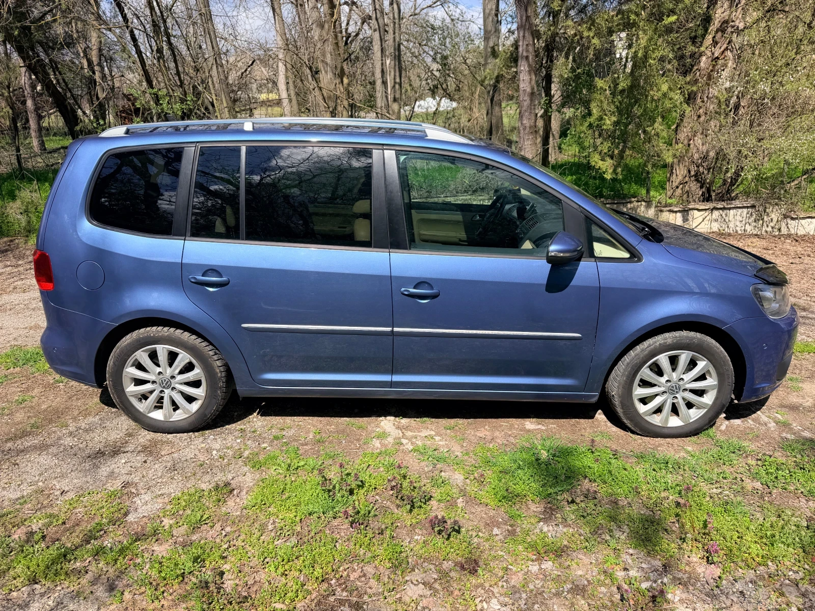 VW Touran DSG Панорама Камера Подгрев Печка 2 ключа , снимка 4 - Автомобили и джипове - 54139723