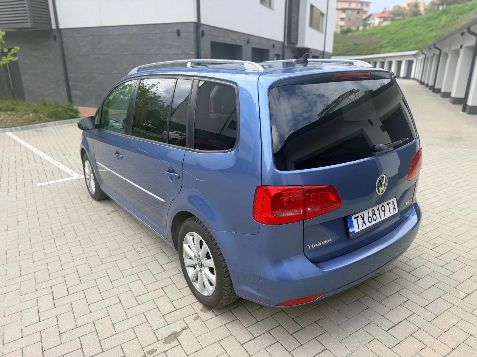 VW Touran DSG Панорама Камера Подгрев Печка 2 ключа , снимка 7 - Автомобили и джипове - 54361243