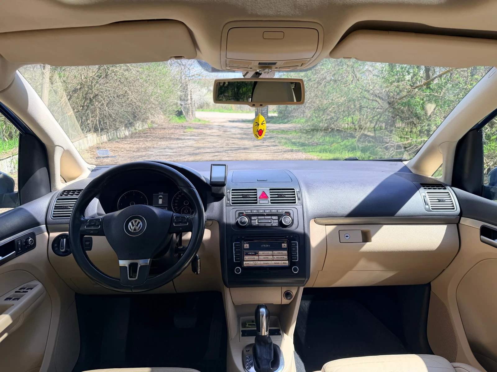 VW Touran DSG Панорама Камера Подгрев Печка 2 ключа , снимка 9 - Автомобили и джипове - 54139723