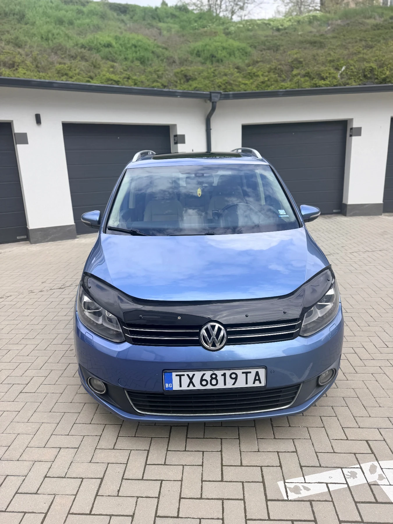 VW Touran DSG Панорама Камера Подгрев Печка 2 ключа , снимка 2 - Автомобили и джипове - 54361243