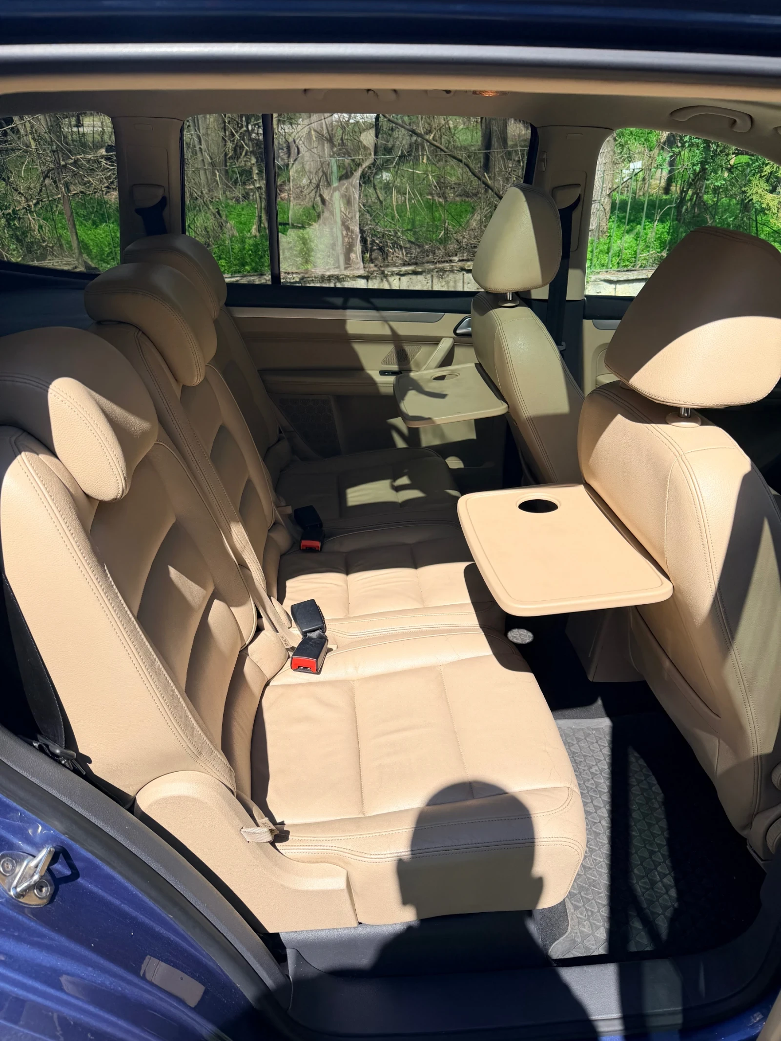 VW Touran DSG Панорама Камера Подгрев Печка 2 ключа , снимка 8 - Автомобили и джипове - 54139723