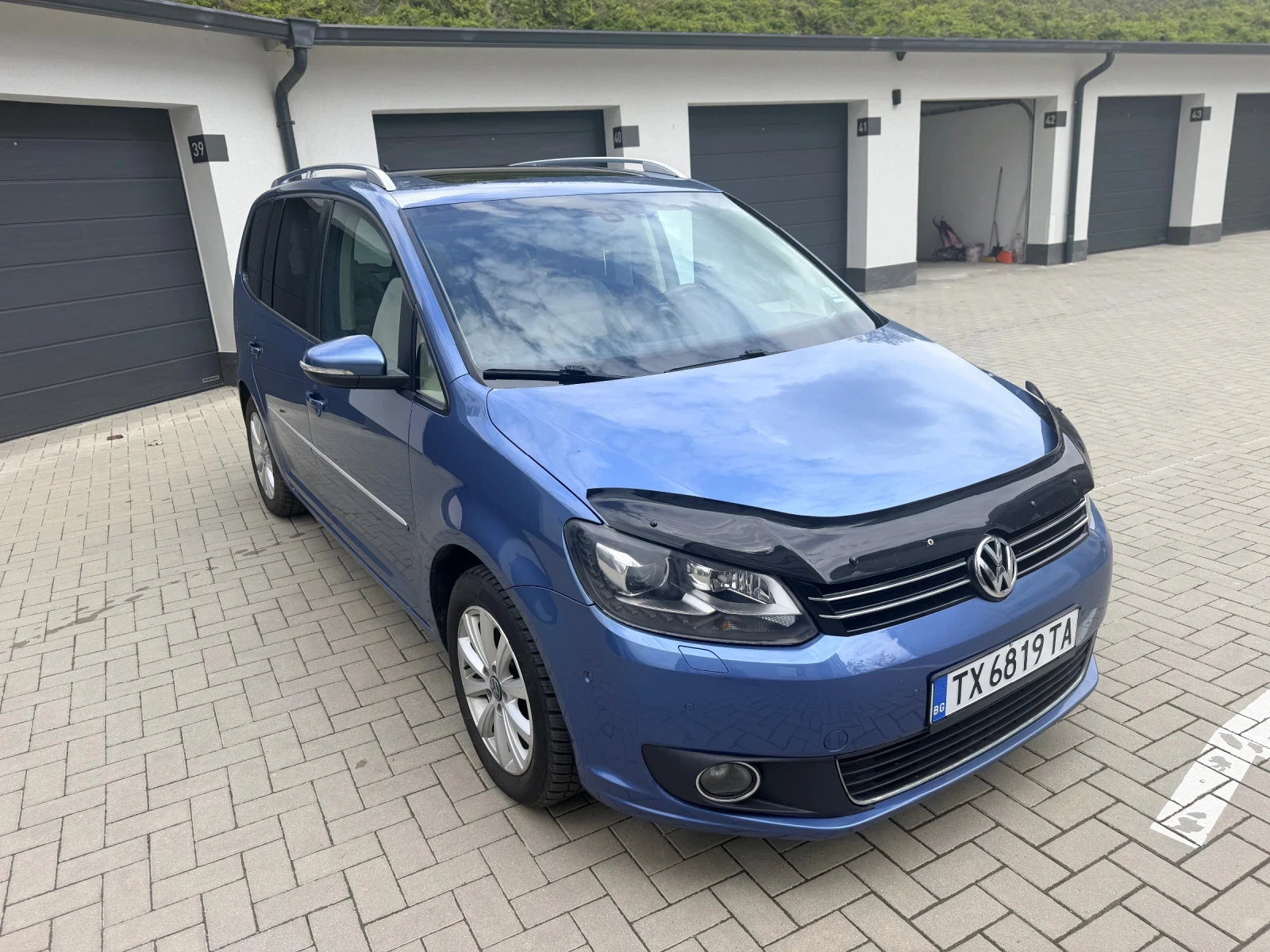 VW Touran DSG Панорама Камера Подгрев Печка 2 ключа , снимка 3 - Автомобили и джипове - 54361243