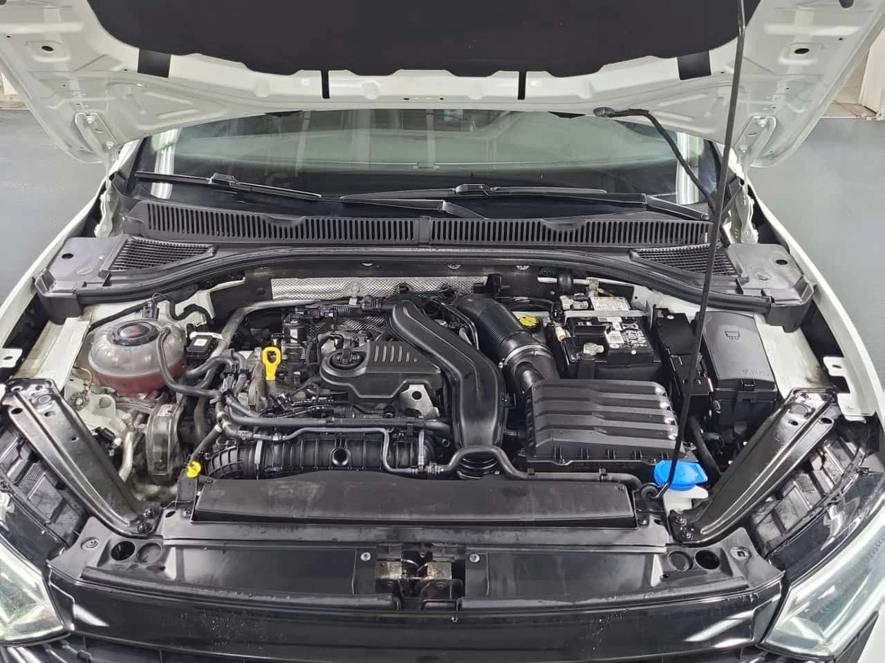 VW Jetta * HIGHLINE * ГЛАВНО ПРЕДСТАВИТЕЛСТВО НА VW* , снимка 17 - Автомобили и джипове - 54970871