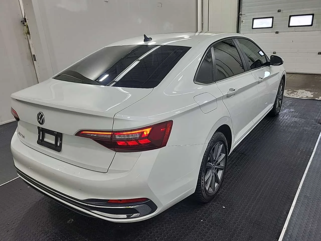 VW Jetta * HIGHLINE * ГЛАВНО ПРЕДСТАВИТЕЛСТВО НА VW* , снимка 3 - Автомобили и джипове - 54970871