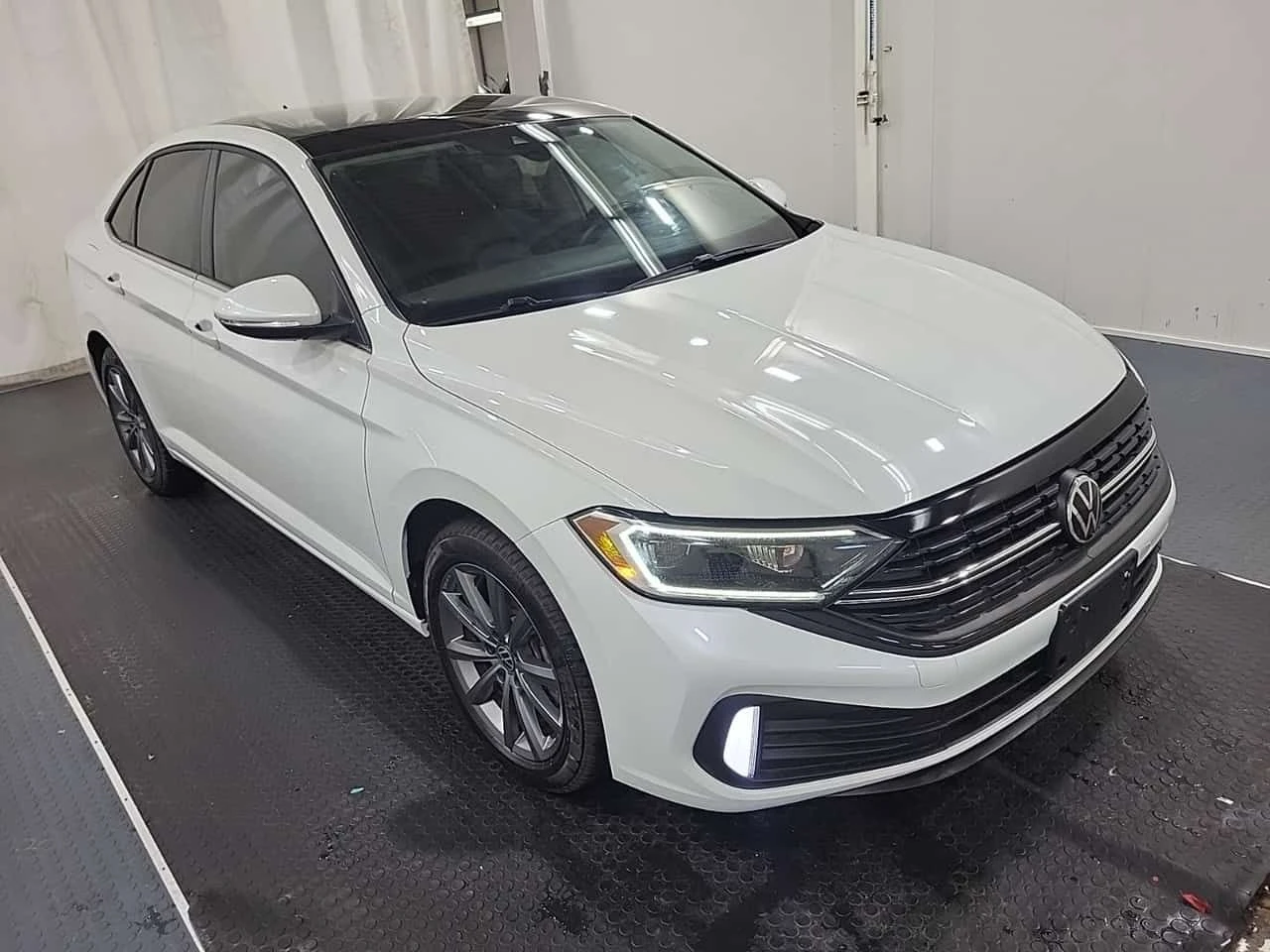 VW Jetta * HIGHLINE * ГЛАВНО ПРЕДСТАВИТЕЛСТВО НА VW* , снимка 2 - Автомобили и джипове - 54970871