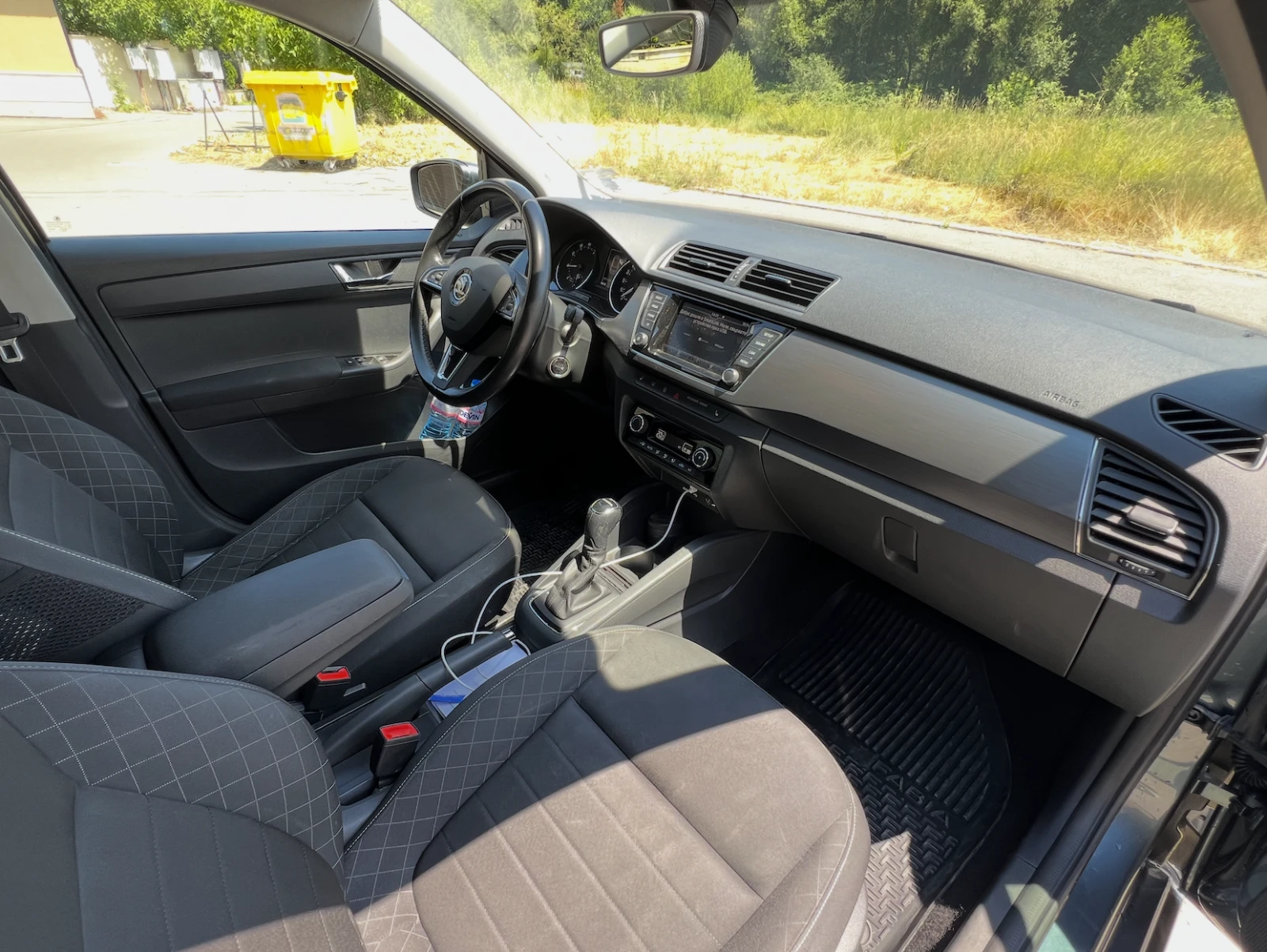 Skoda Fabia 1.0TSI DSG/Сервизна история/Apple CarPlay/Отоплени, снимка 8 - Автомобили и джипове - 55119475