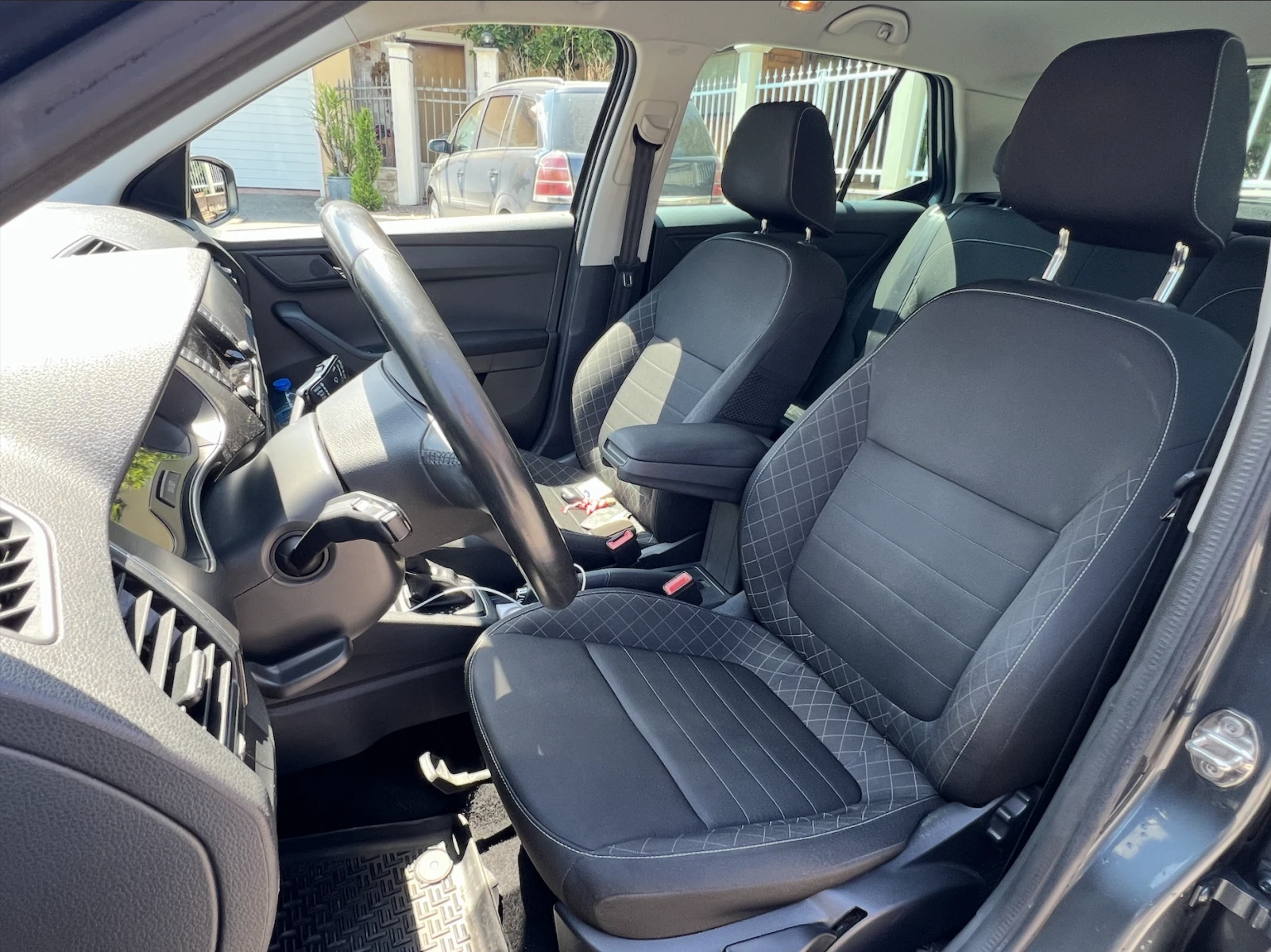 Skoda Fabia 1.0TSI DSG/Сервизна история/Apple CarPlay/Отоплени, снимка 6 - Автомобили и джипове - 55119475