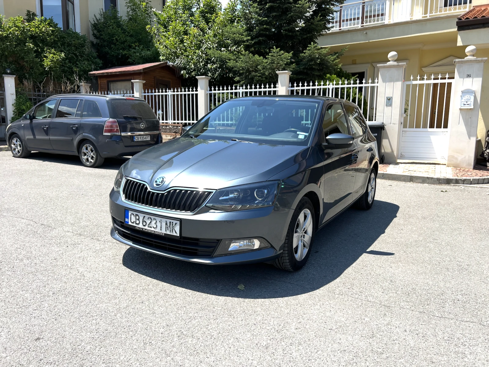 Skoda Fabia 1.0TSI DSG/Сервизна история/Apple CarPlay/Отоплени