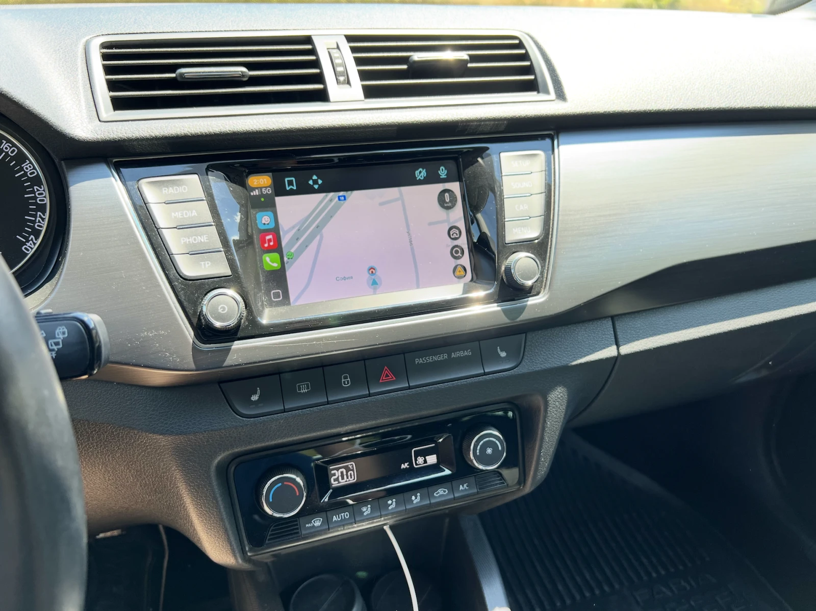 Skoda Fabia 1.0TSI DSG/Сервизна история/Apple CarPlay/Отоплени, снимка 10 - Автомобили и джипове - 55119475