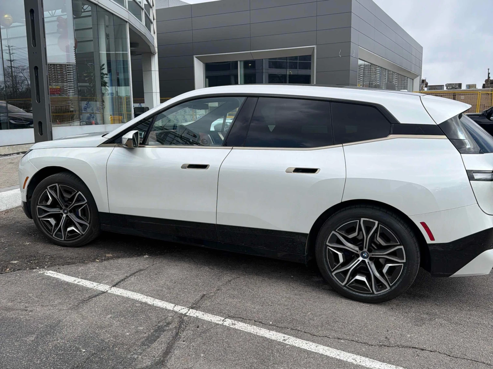 BMW iX xDrive50, снимка 2 - Автомобили и джипове - 55251943