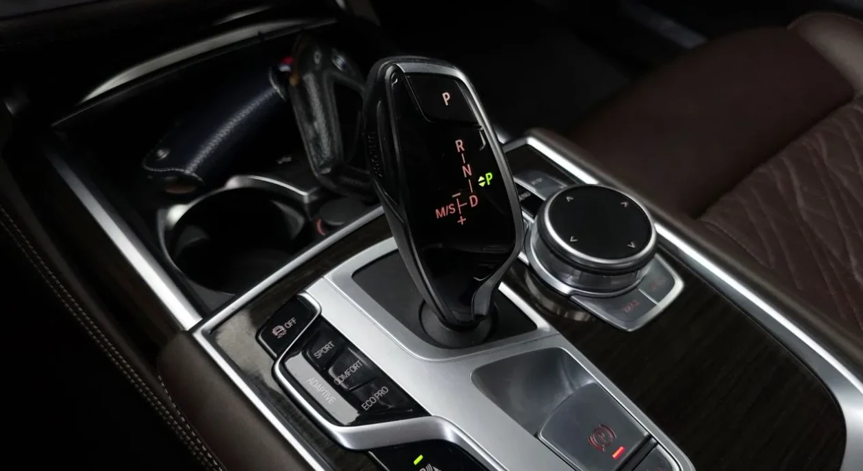 BMW 740 Li * ОБДУХВАНЕ * B&W * HEAD UP * TV * БЕЗ ИНЦИДЕНТ, снимка 11 - Автомобили и джипове - 55407382