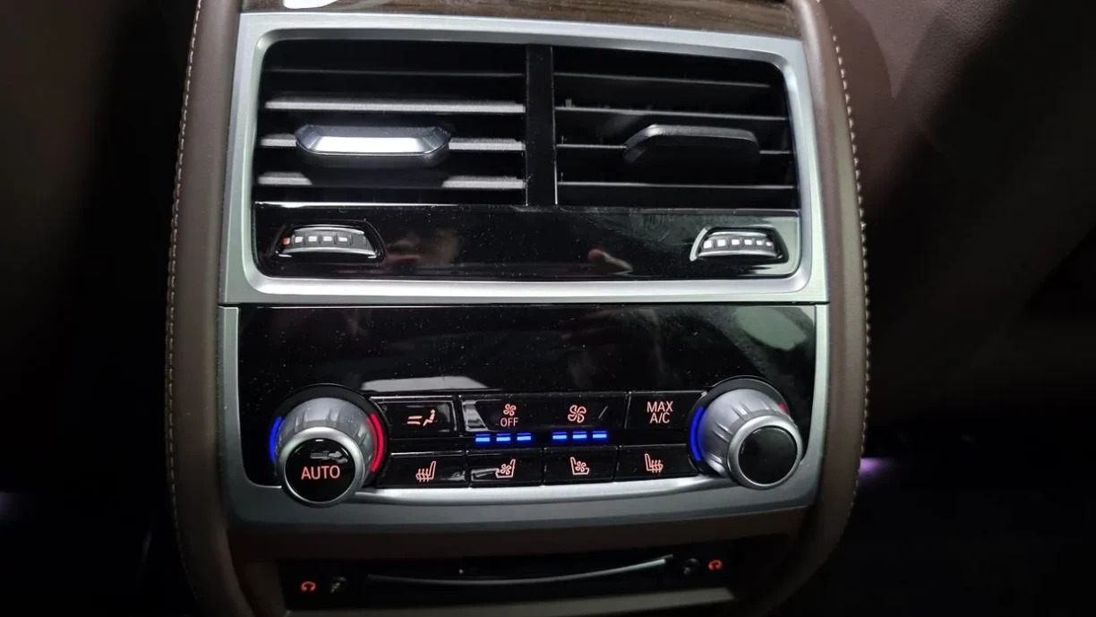 BMW 740 Li * ОБДУХВАНЕ * B&W * HEAD UP * TV * БЕЗ ИНЦИДЕНТ, снимка 12 - Автомобили и джипове - 55407382